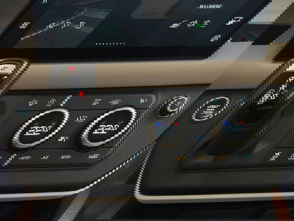 Land Rover Defender usata a Savona (12)