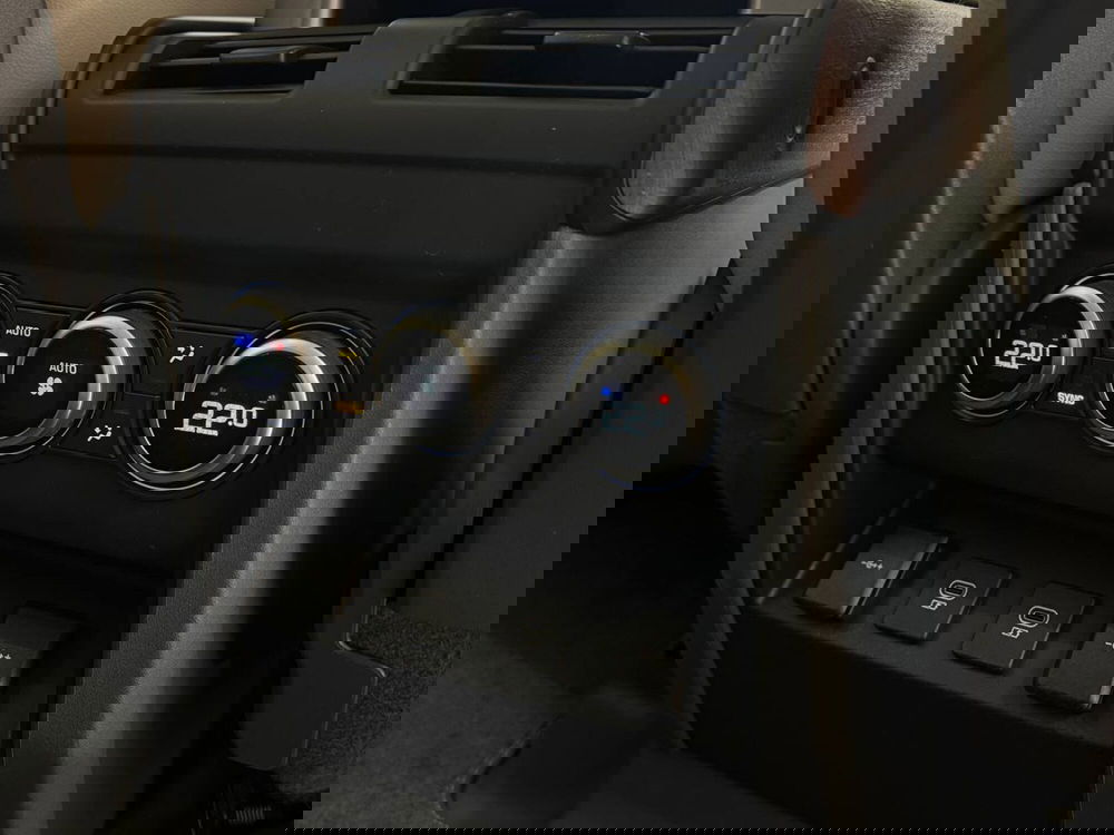 Land Rover Defender usata a Savona (14)