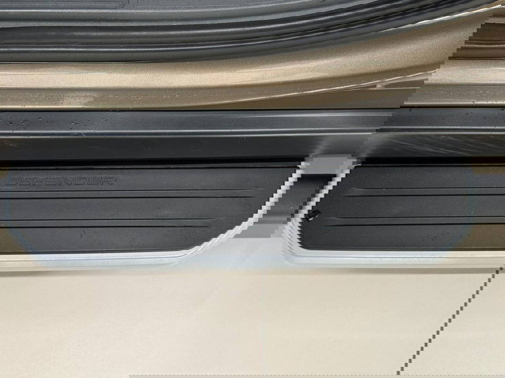 Land Rover Defender usata a Savona (15)