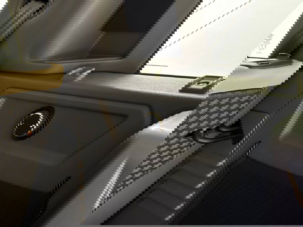 Land Rover Defender usata a Savona (17)