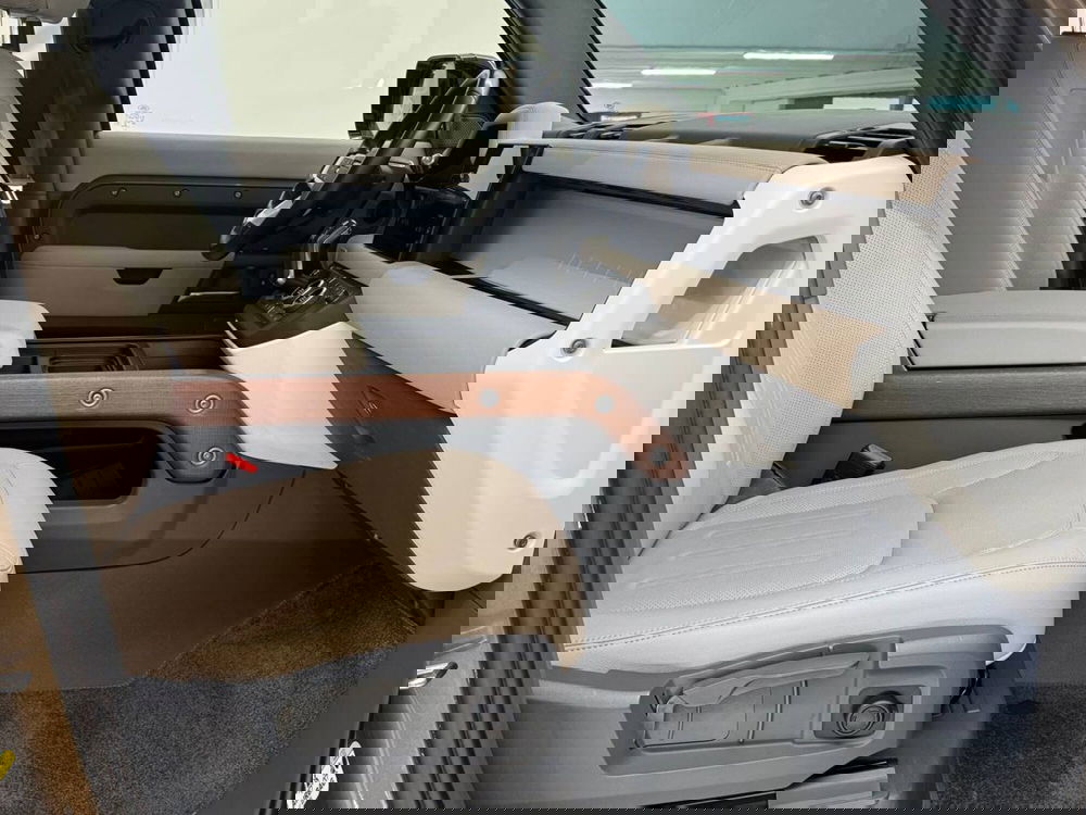 Land Rover Defender usata a Savona (3)