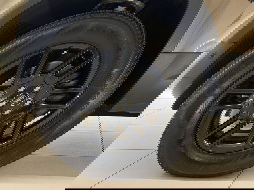 Land Rover Defender usata a Savona (9)