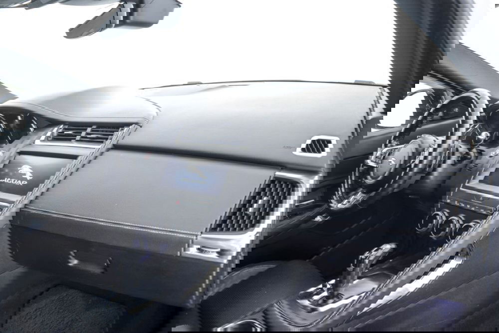 Jaguar E-Pace usata a Viterbo (3)