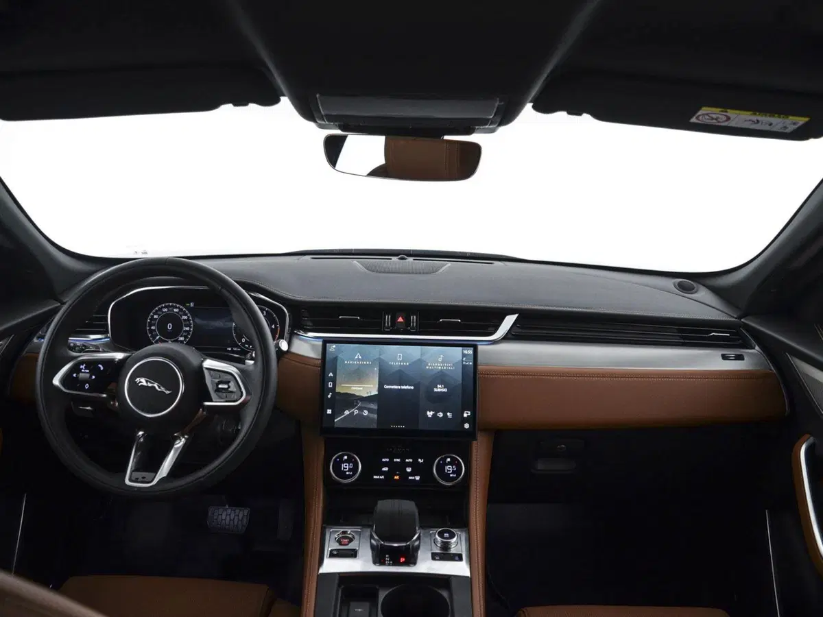 Jaguar F-Pace usata a Viterbo (4)