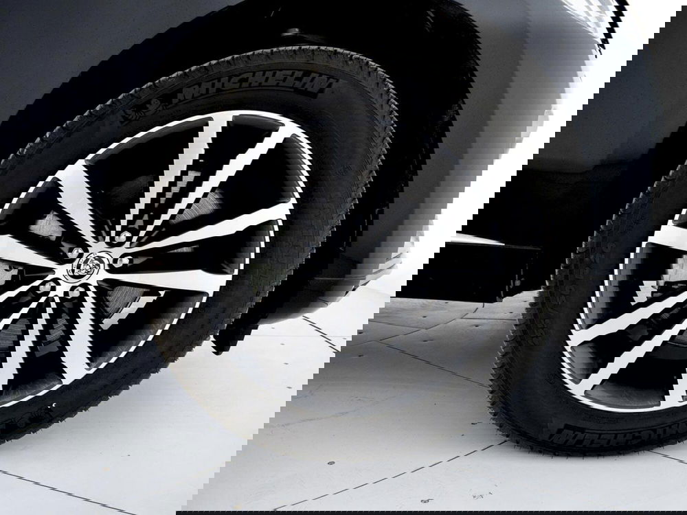 Jaguar F-Pace usata a Viterbo (9)