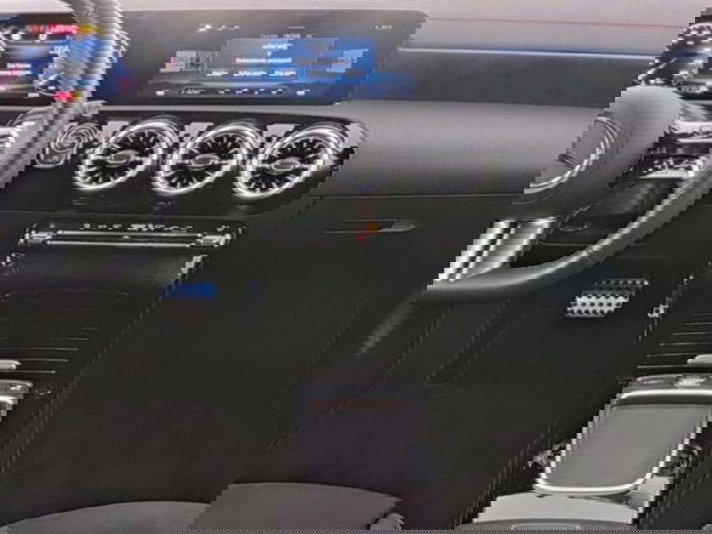 Mercedes-Benz CLA Shooting Brake usata a Milano (5)