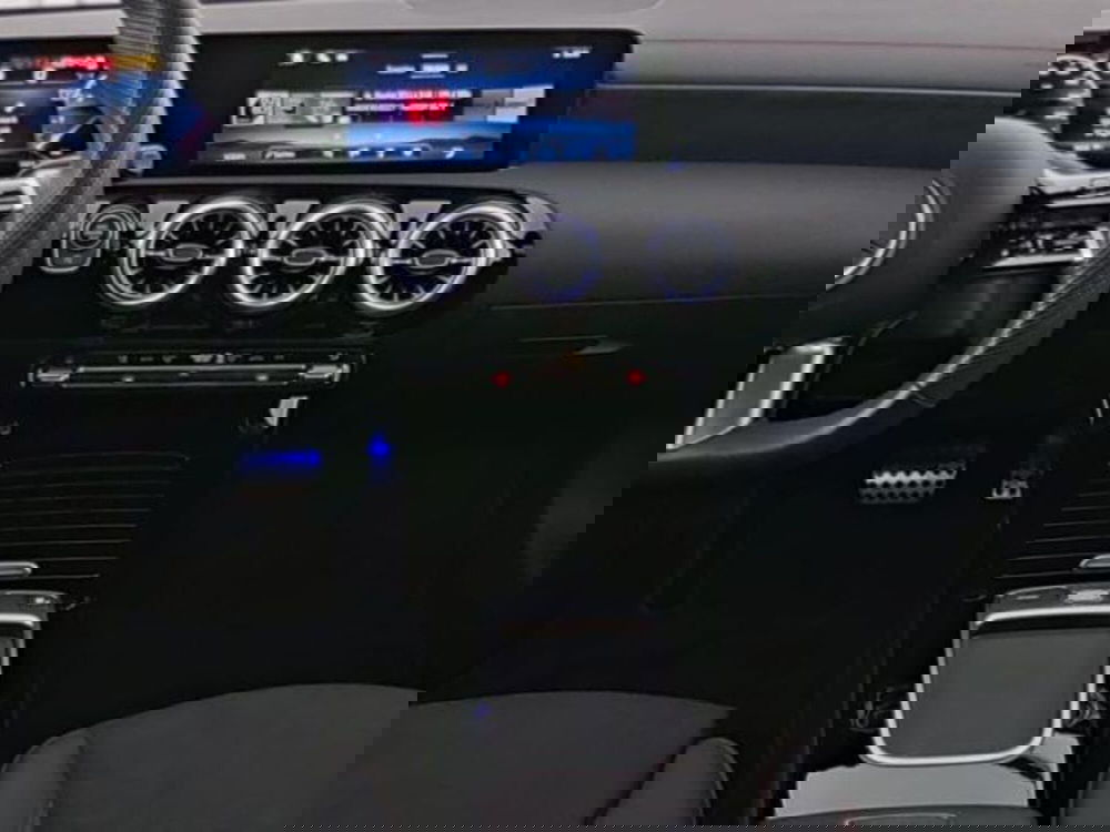 Mercedes-Benz CLA Shooting Brake usata a Milano (7)