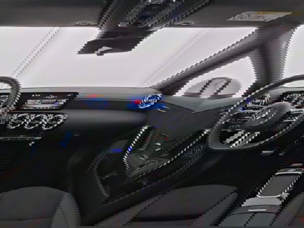 Mercedes-Benz CLA Shooting Brake usata a Milano (8)