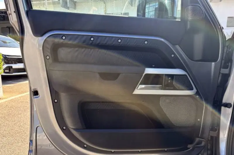 Land Rover Defender usata a Latina (12)