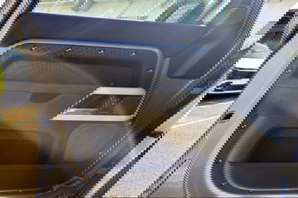 Land Rover Defender usata a Latina (12)