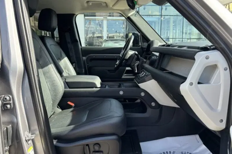 Land Rover Defender usata a Latina (8)