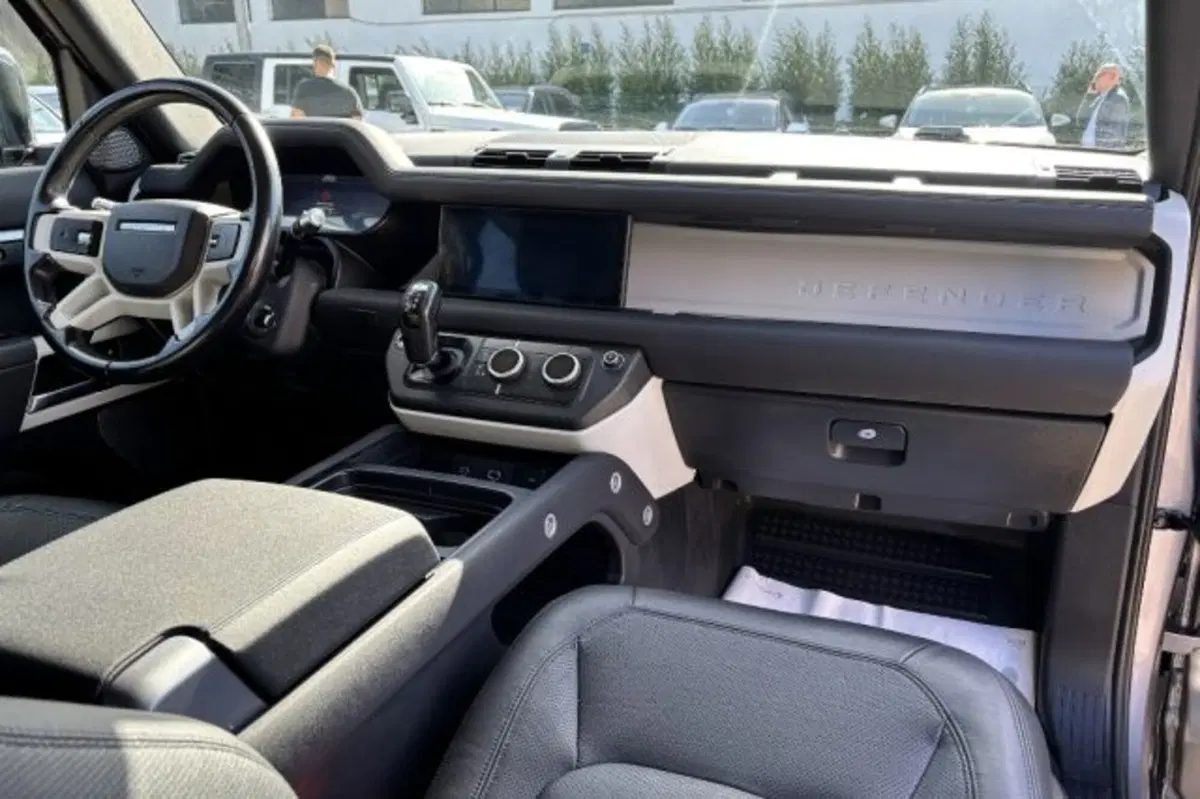 Land Rover Defender usata a Latina (9)