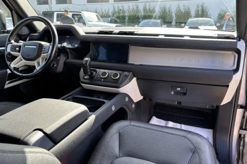 Land Rover Defender usata a Latina (9)