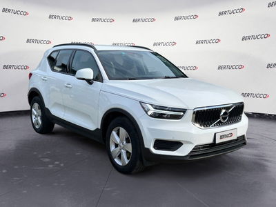 Volvo XC40 T2 Geartronic Momentum Core del 2021 usata a Verona