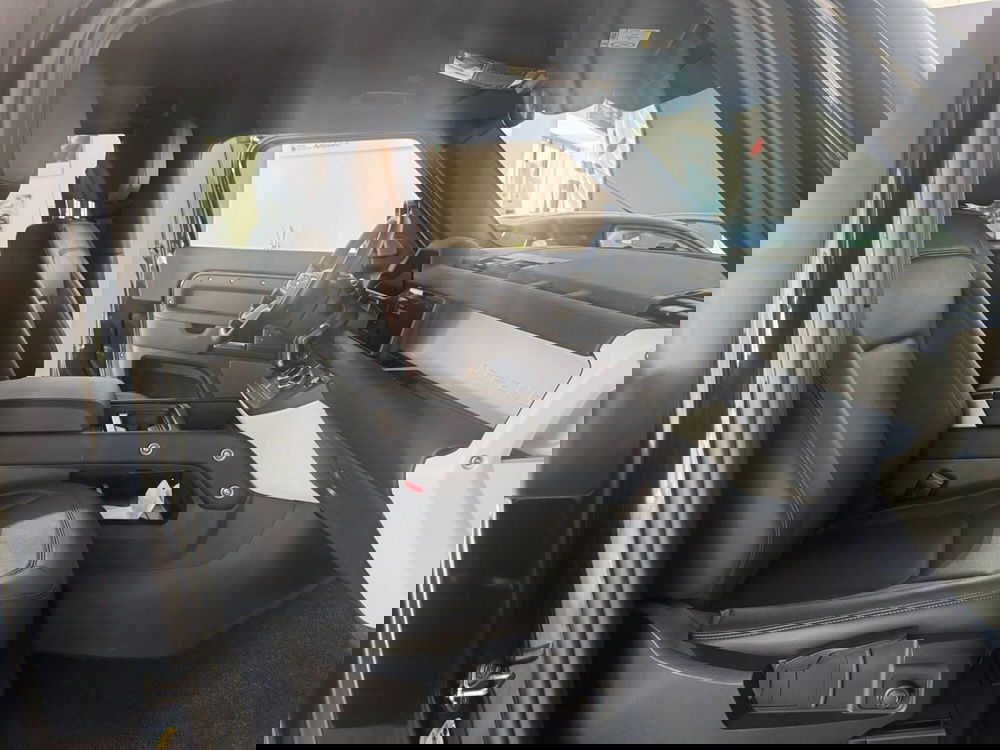 Land Rover Defender usata a Salerno (17)