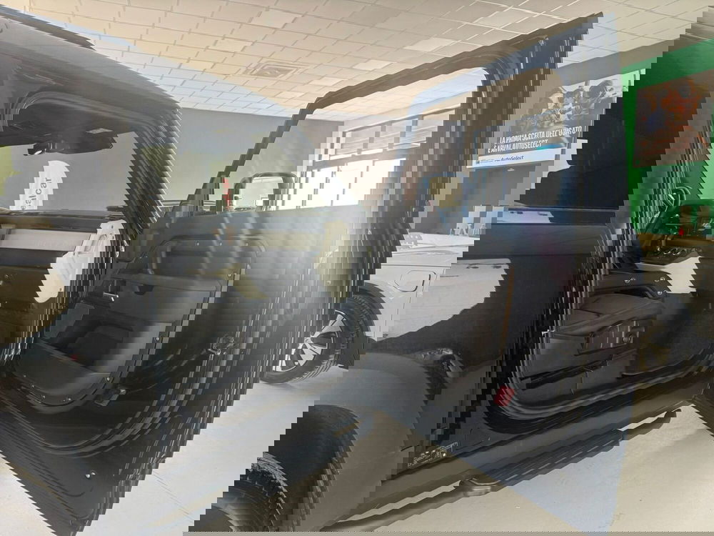 Land Rover Defender usata a Salerno (19)