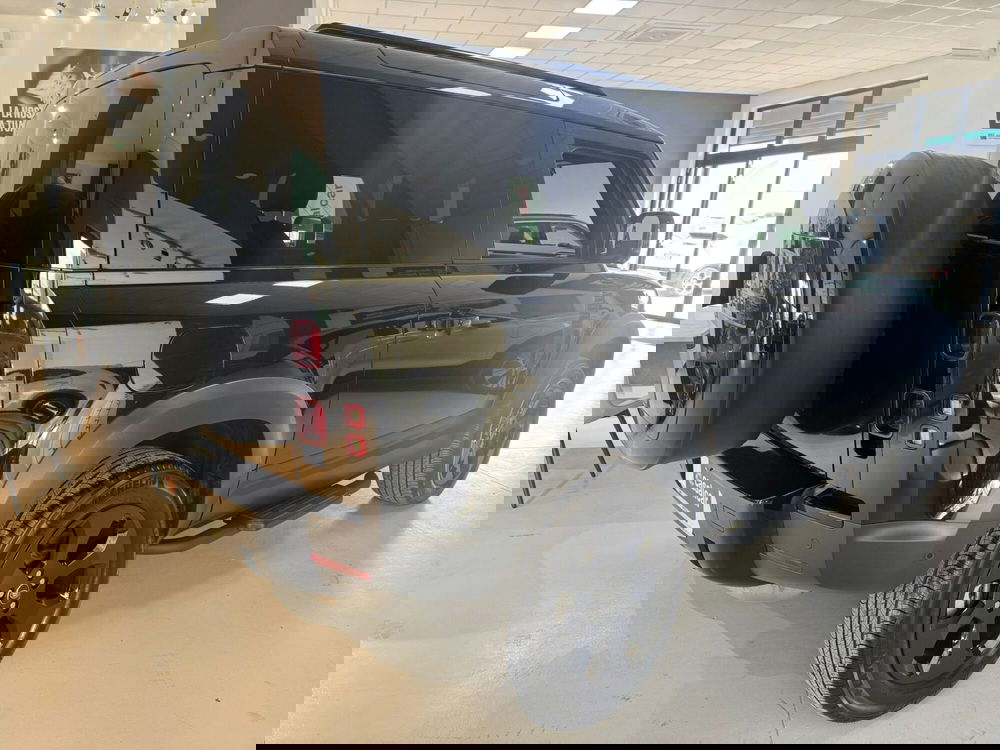 Land Rover Defender usata a Salerno (8)