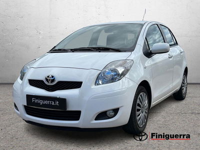 Toyota Yaris 1.3 5 porte Sol del 2011 usata a Talamona