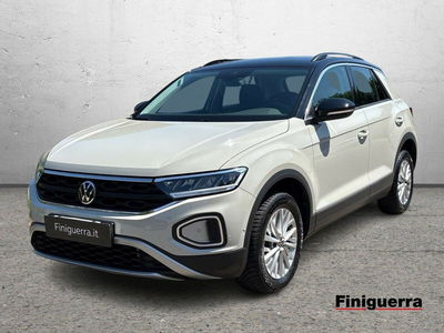 Volkswagen T-Roc 2.0 tdi Life 150cv dsg del 2023 usata a Poggiridenti