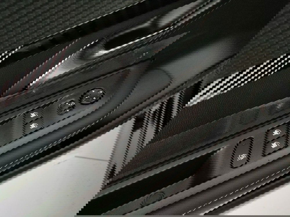 Peugeot 208 nuova a Caserta (16)