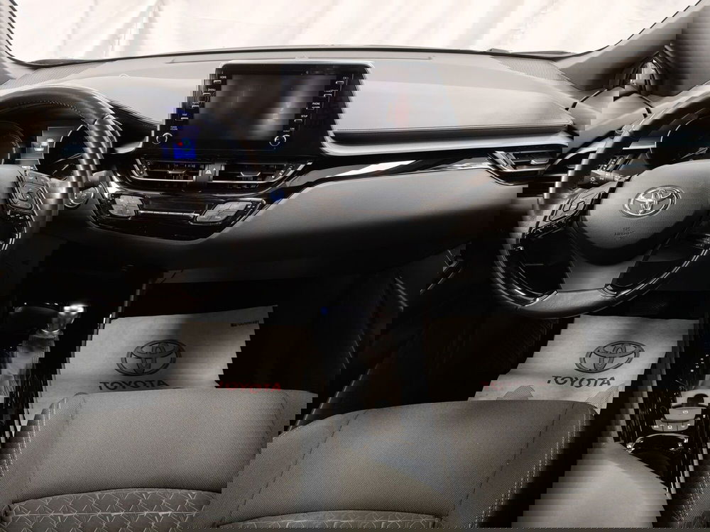 Toyota Toyota C-HR usata a Roma (9)