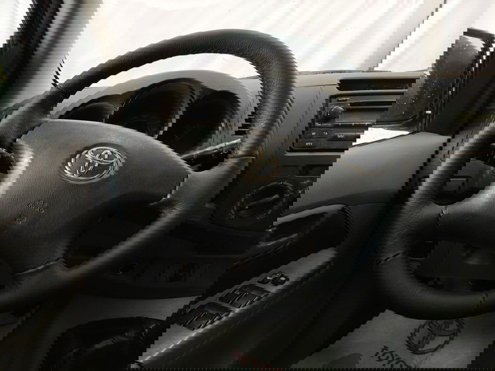 Toyota Hilux usata a Roma (10)