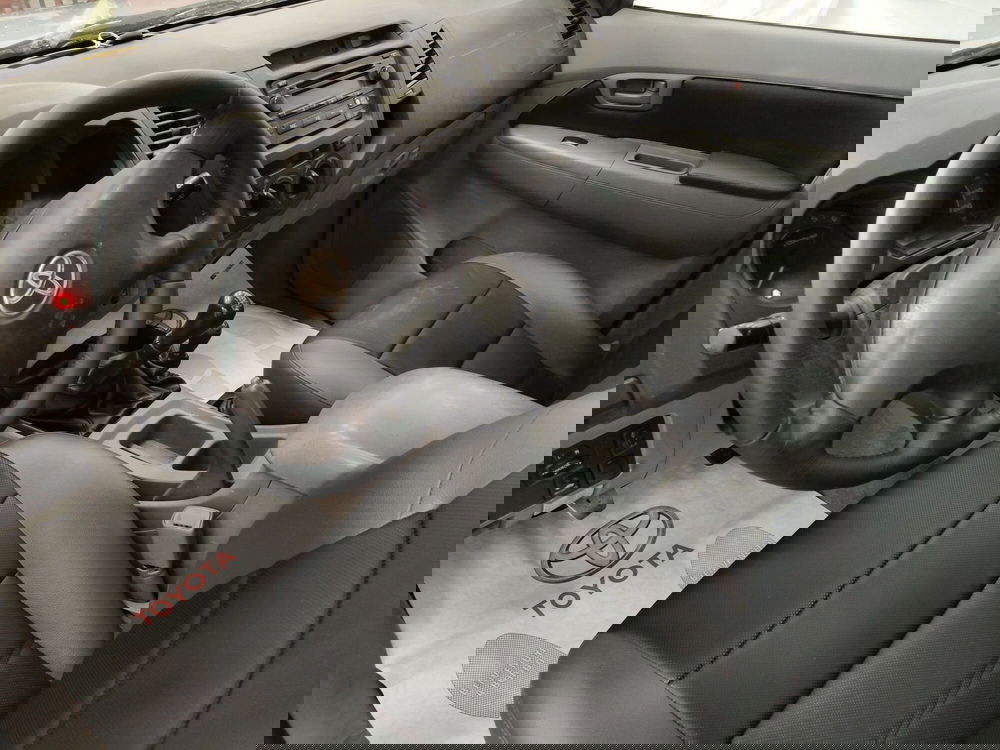 Toyota Hilux usata a Roma (11)