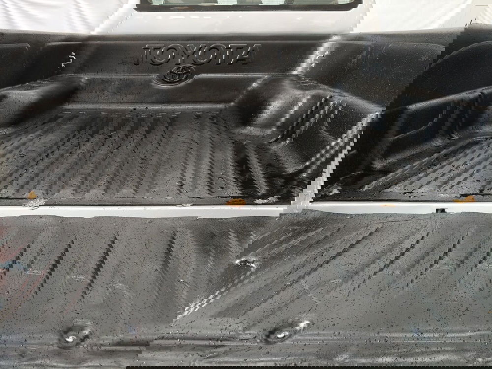 Toyota Hilux usata a Roma (12)