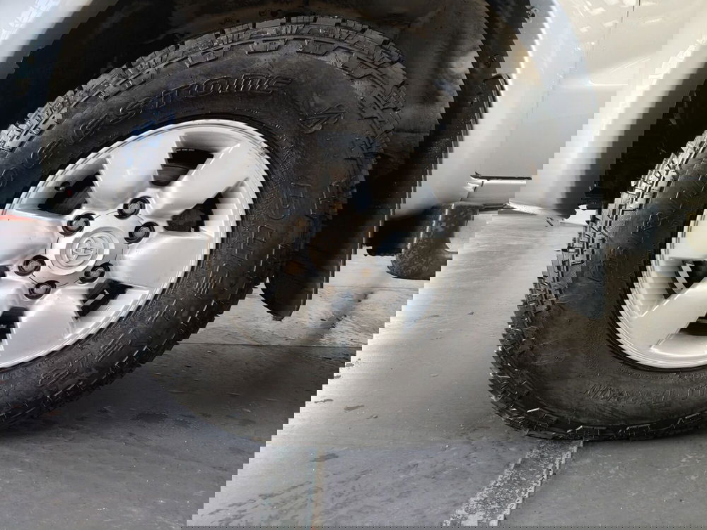 Toyota Hilux usata a Roma (17)