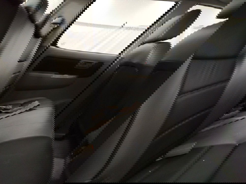 Toyota Hilux usata a Roma (7)