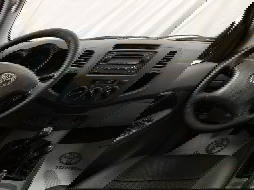 Toyota Hilux usata a Roma (9)