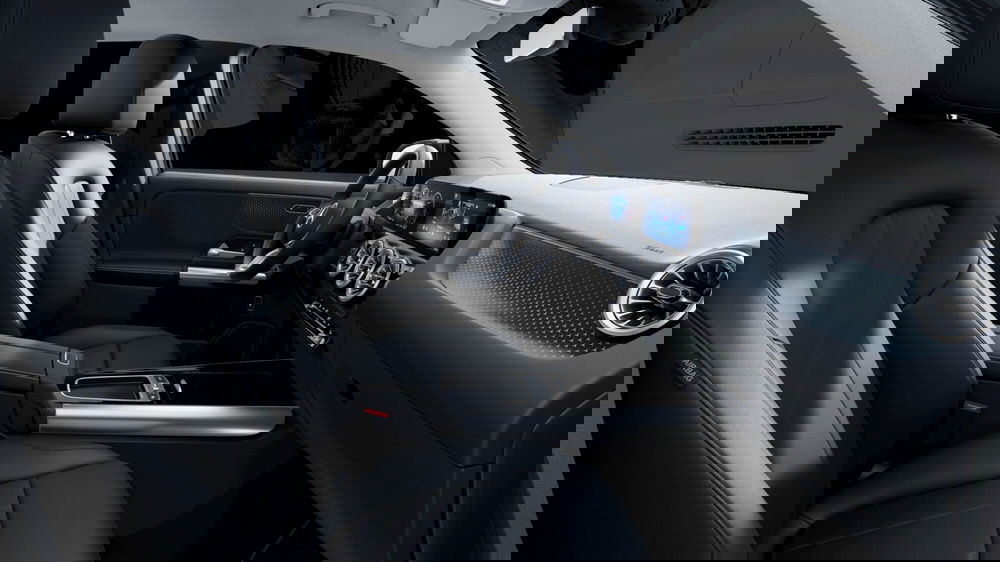 Mercedes-Benz GLA SUV nuova a Milano (7)