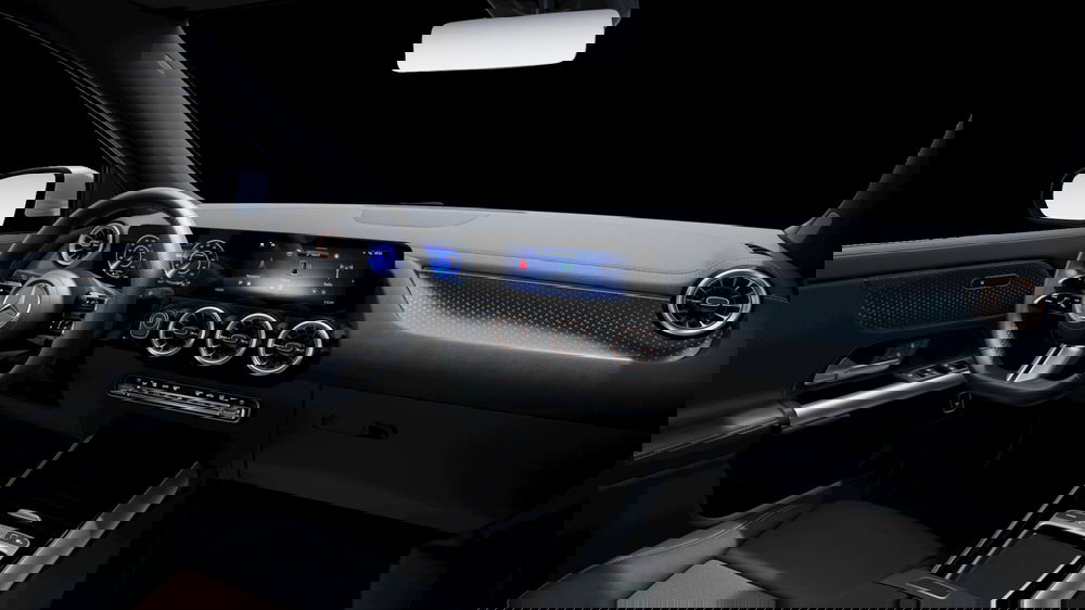 Mercedes-Benz EQA nuova a Milano (5)