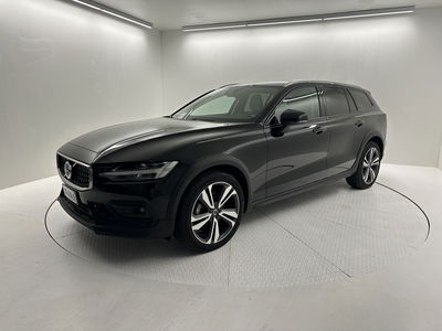 Volvo V60 Cross Country 2.0 b4 Plus awd auto del 2023 usata a Bergamo