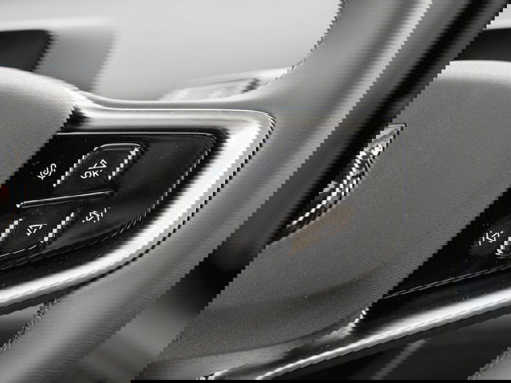 Volvo EX30 Cross Country nuova a Prato (12)