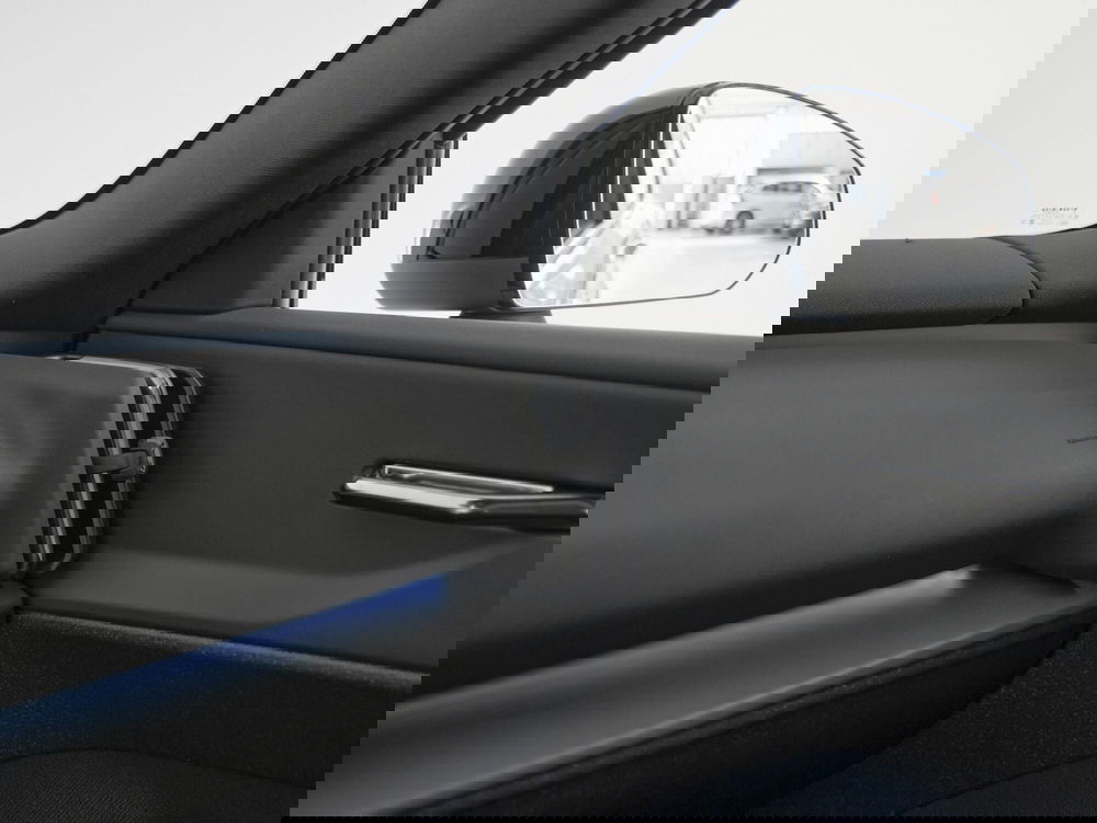 Volvo EX30 Cross Country nuova a Prato (17)