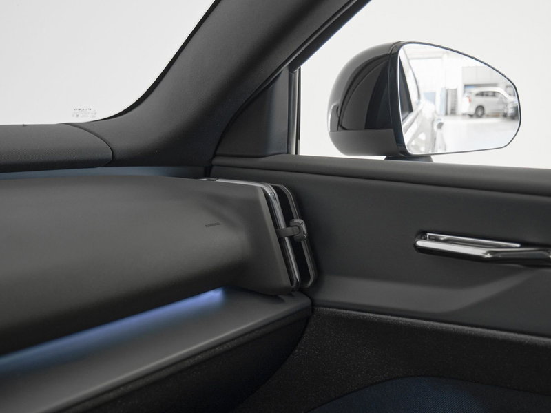 Volvo EX30 Cross Country nuova a Prato (17)