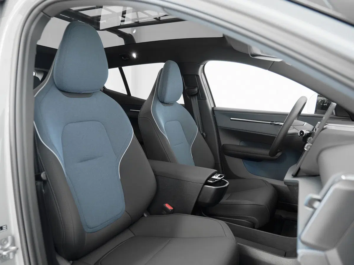 Volvo EX30 Cross Country nuova a Prato (18)