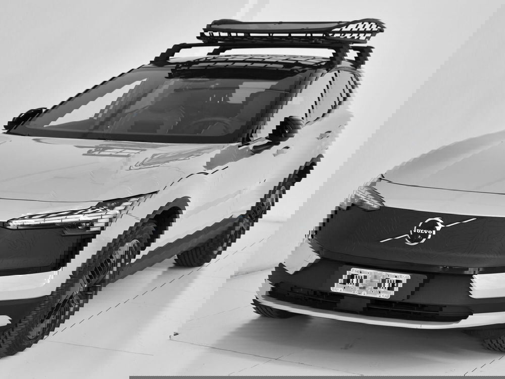 Volvo EX30 Cross Country nuova a Prato (2)