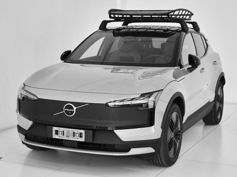 Volvo EX30 Cross Country nuova a Prato (2)