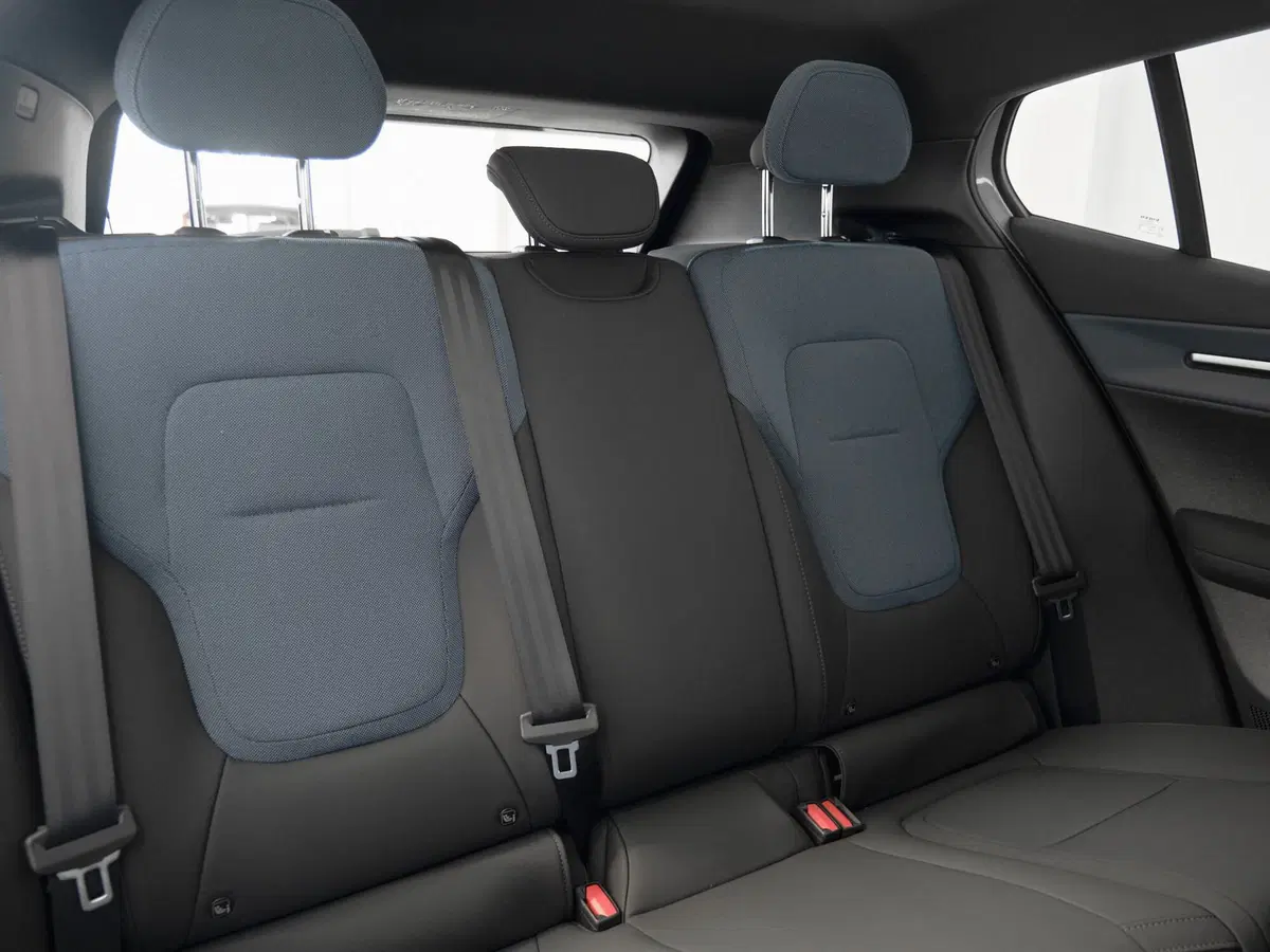 Volvo EX30 Cross Country nuova a Prato (20)