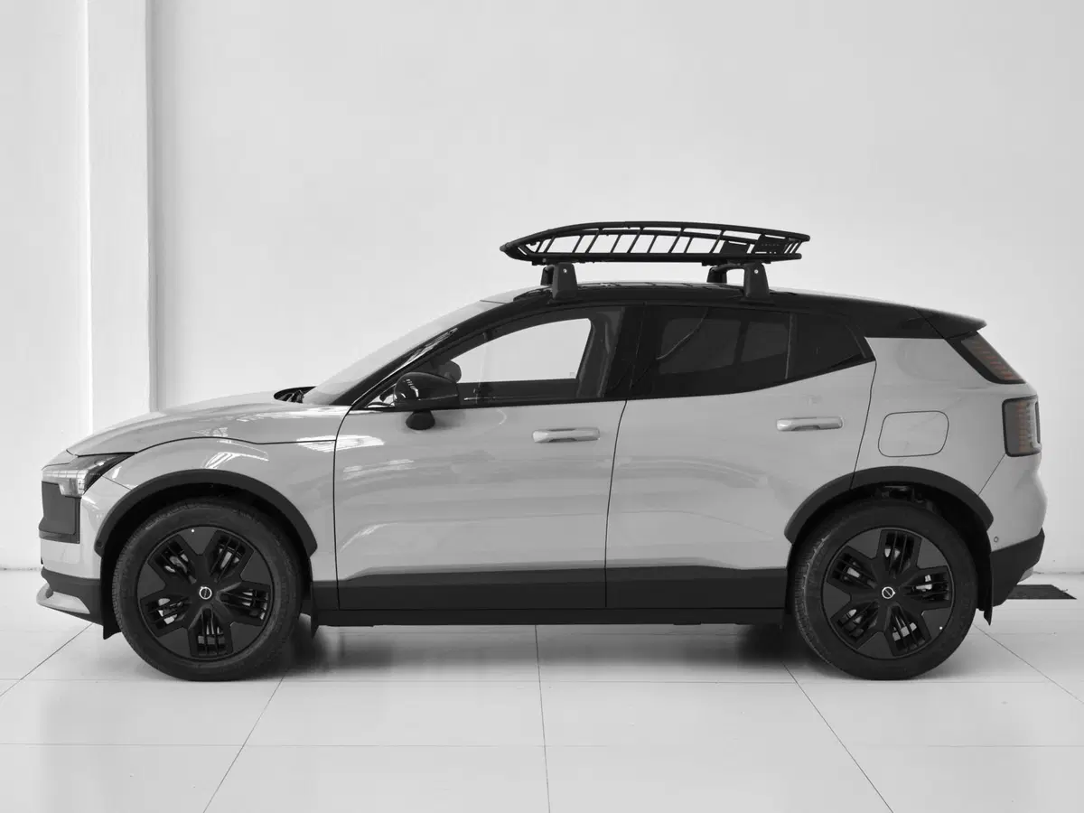Volvo EX30 Cross Country nuova a Prato (3)