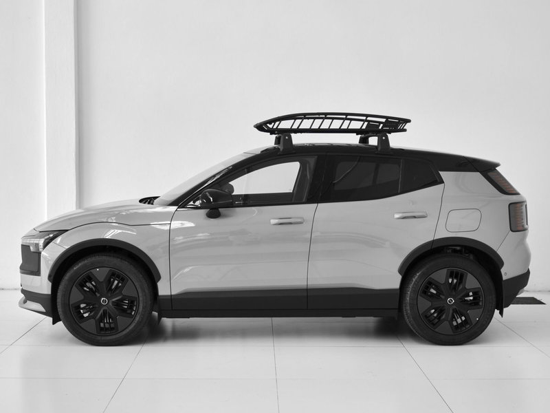 Volvo EX30 Cross Country nuova a Prato (3)