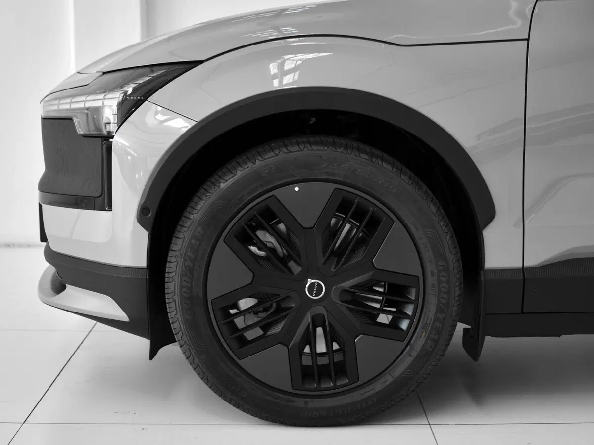 Volvo EX30 Cross Country nuova a Prato (4)