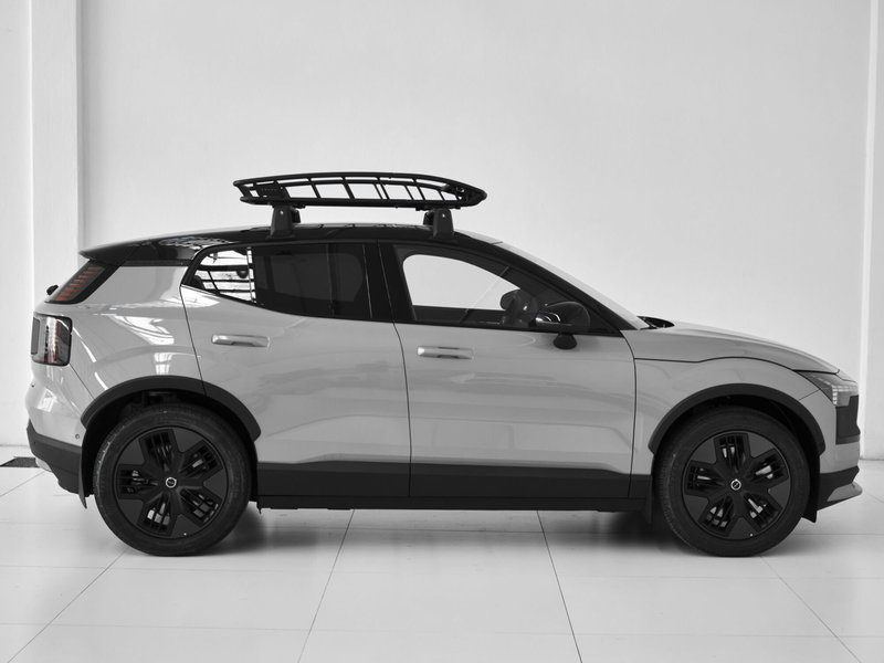 Volvo EX30 Cross Country nuova a Prato (7)