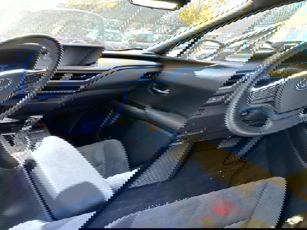 Lexus UX usata a Frosinone (9)