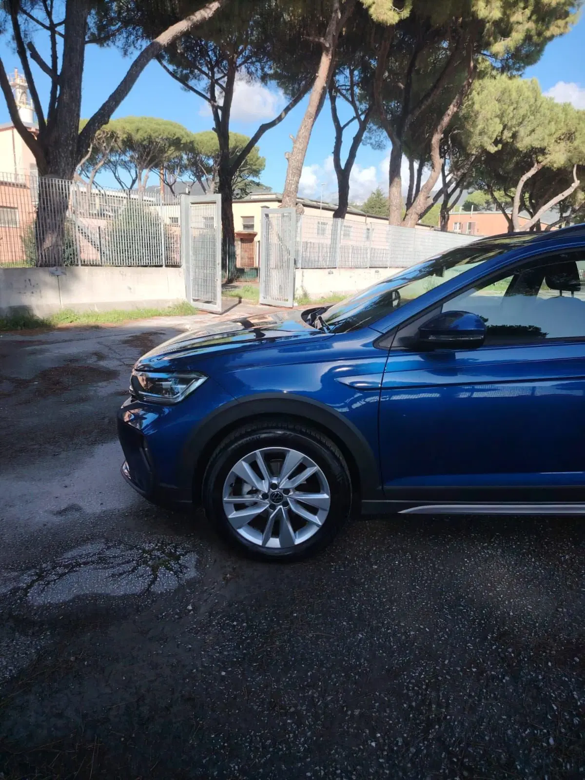 Volkswagen Taigo usata a Massa-Carrara (19)