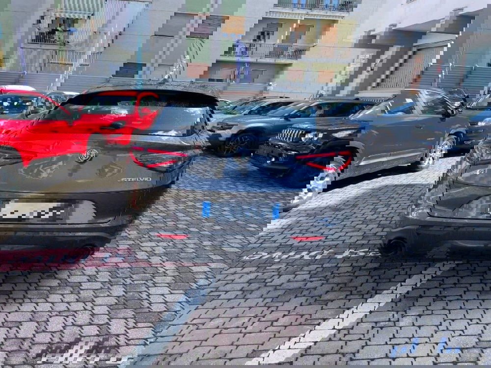 Alfa Romeo Stelvio usata a Cuneo (6)