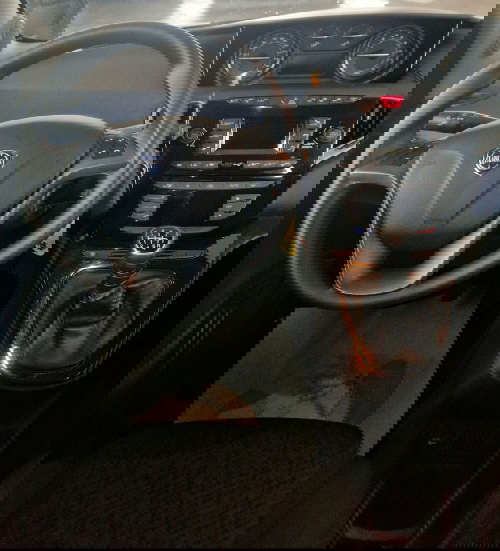 Lancia Ypsilon usata a Terni (11)