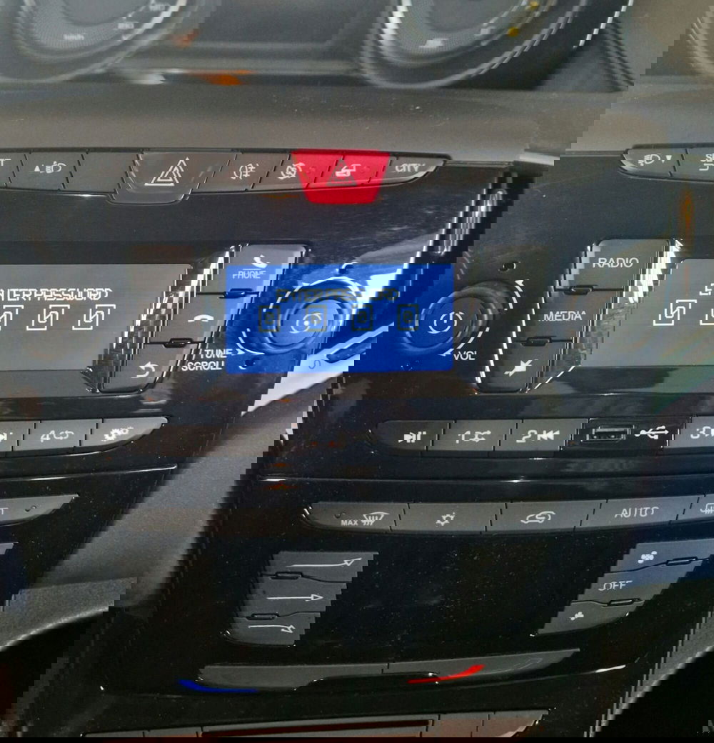 Lancia Ypsilon usata a Terni (13)